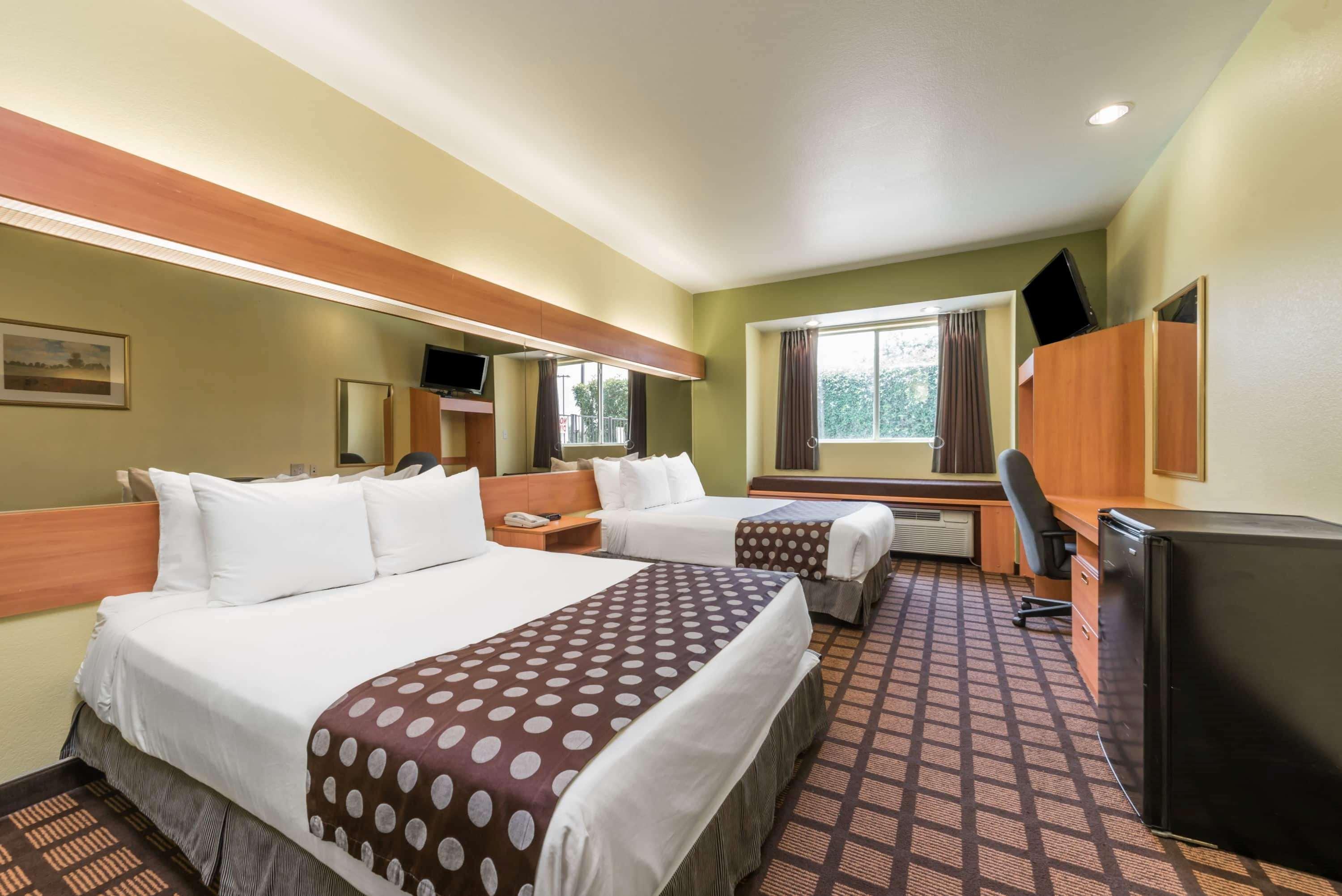 Microtel Inn & Suites By Wyndham Ft. Worth North/At Fossil Fort Worth Exterior photo