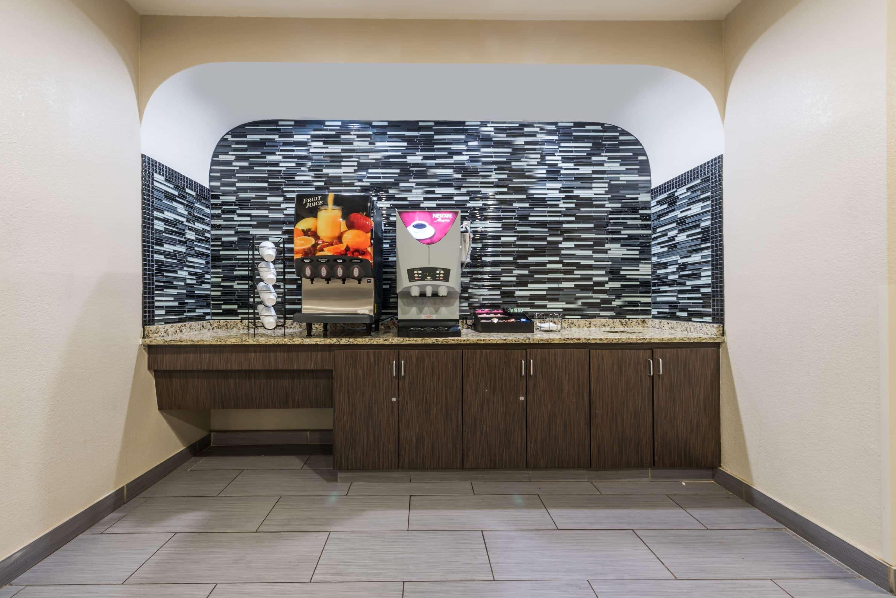 Microtel Inn & Suites By Wyndham Ft. Worth North/At Fossil Fort Worth Exterior photo