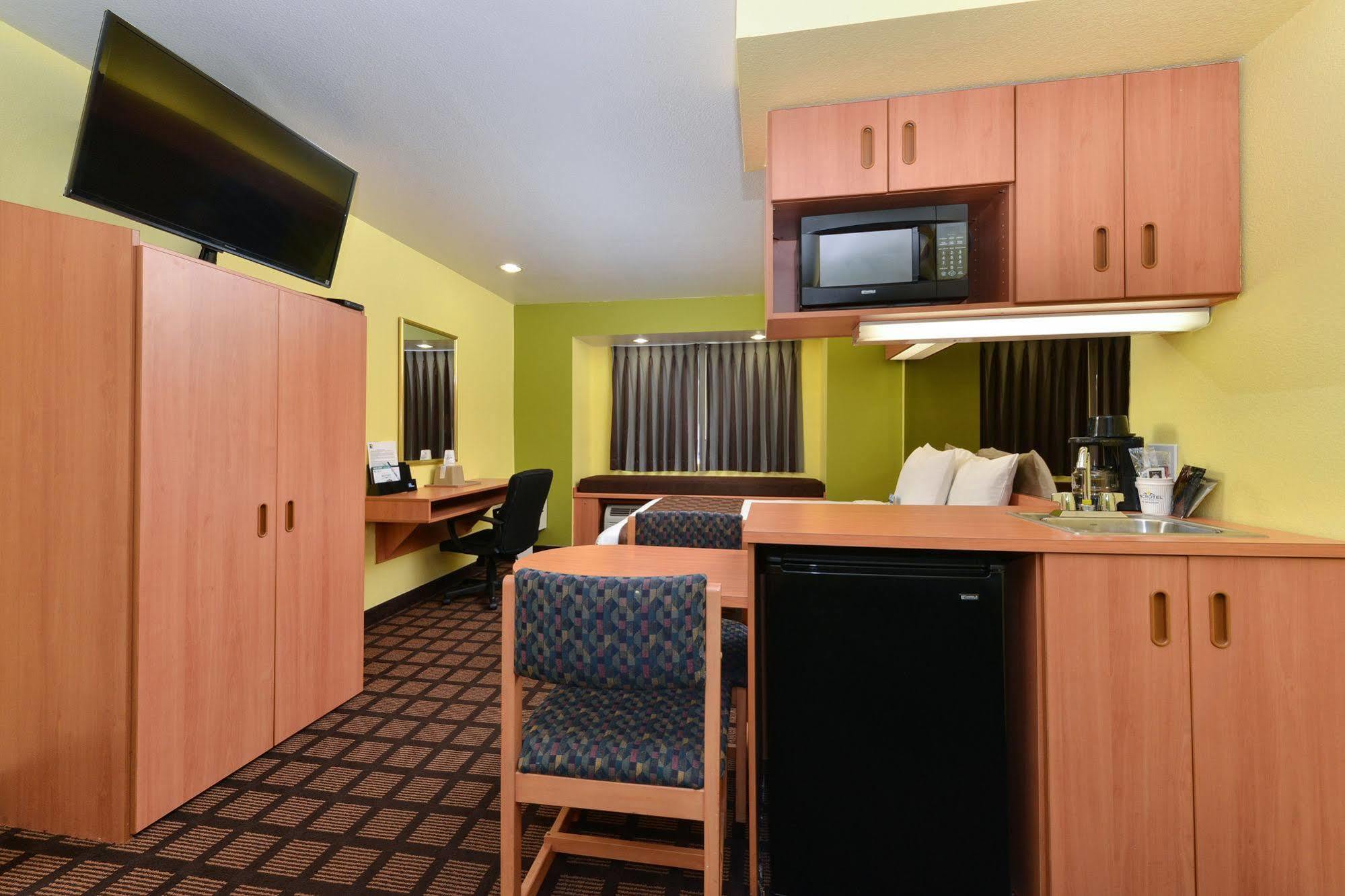 Microtel Inn & Suites By Wyndham Ft. Worth North/At Fossil Fort Worth Exterior photo