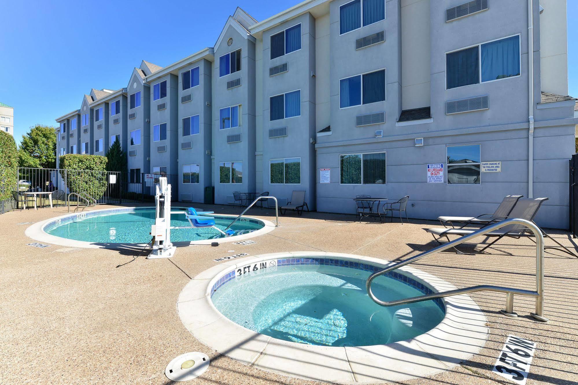 Microtel Inn & Suites By Wyndham Ft. Worth North/At Fossil Fort Worth Exterior photo